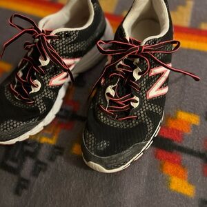 New Balance Women’s Black and pink Sneakers